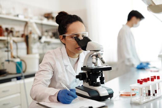 Image of healthcare professionals using budgeting apps